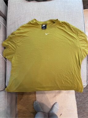 Nike Men’s Olive Crew Short-Sleeve Tee with White Swoosh